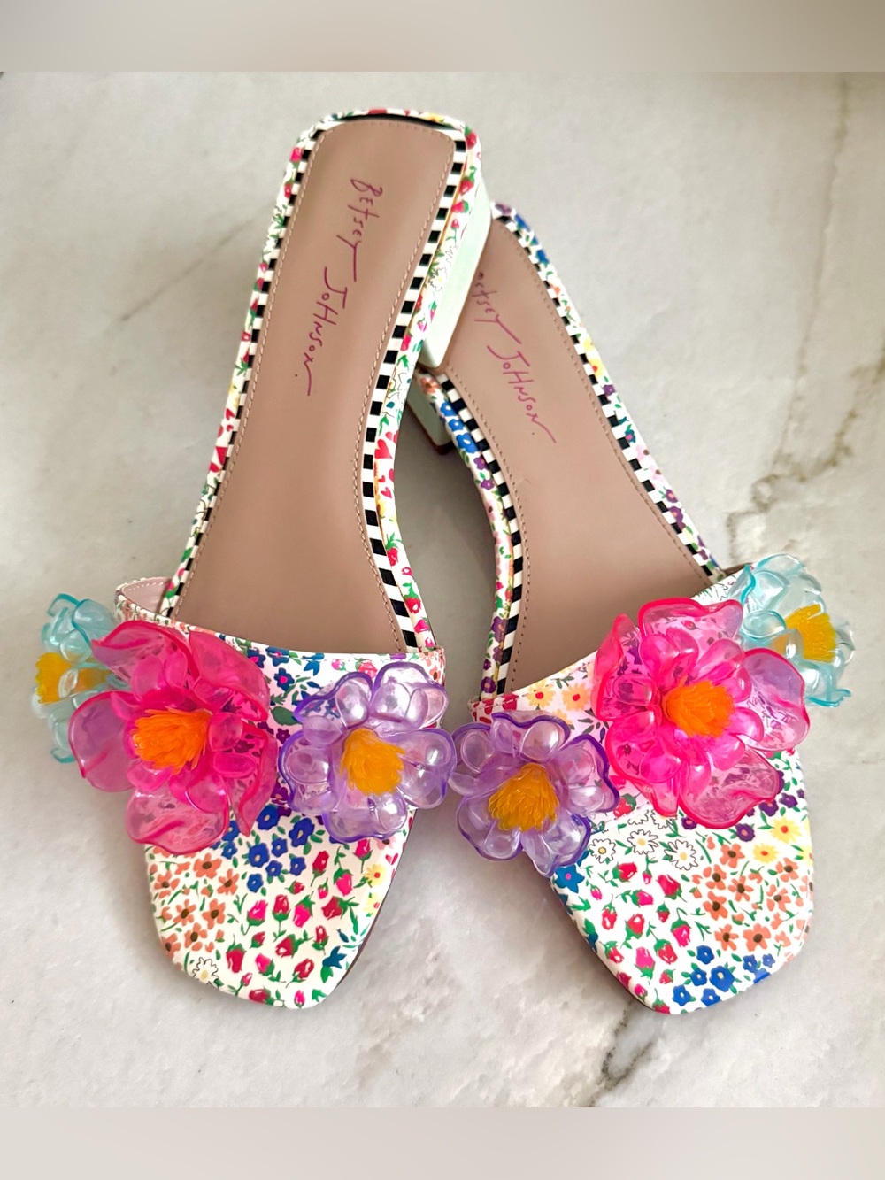 Betsey Johnson Brice Embellished Floral Block-Heel Slide Sandals~ Sz 9.5 ~ EUC
